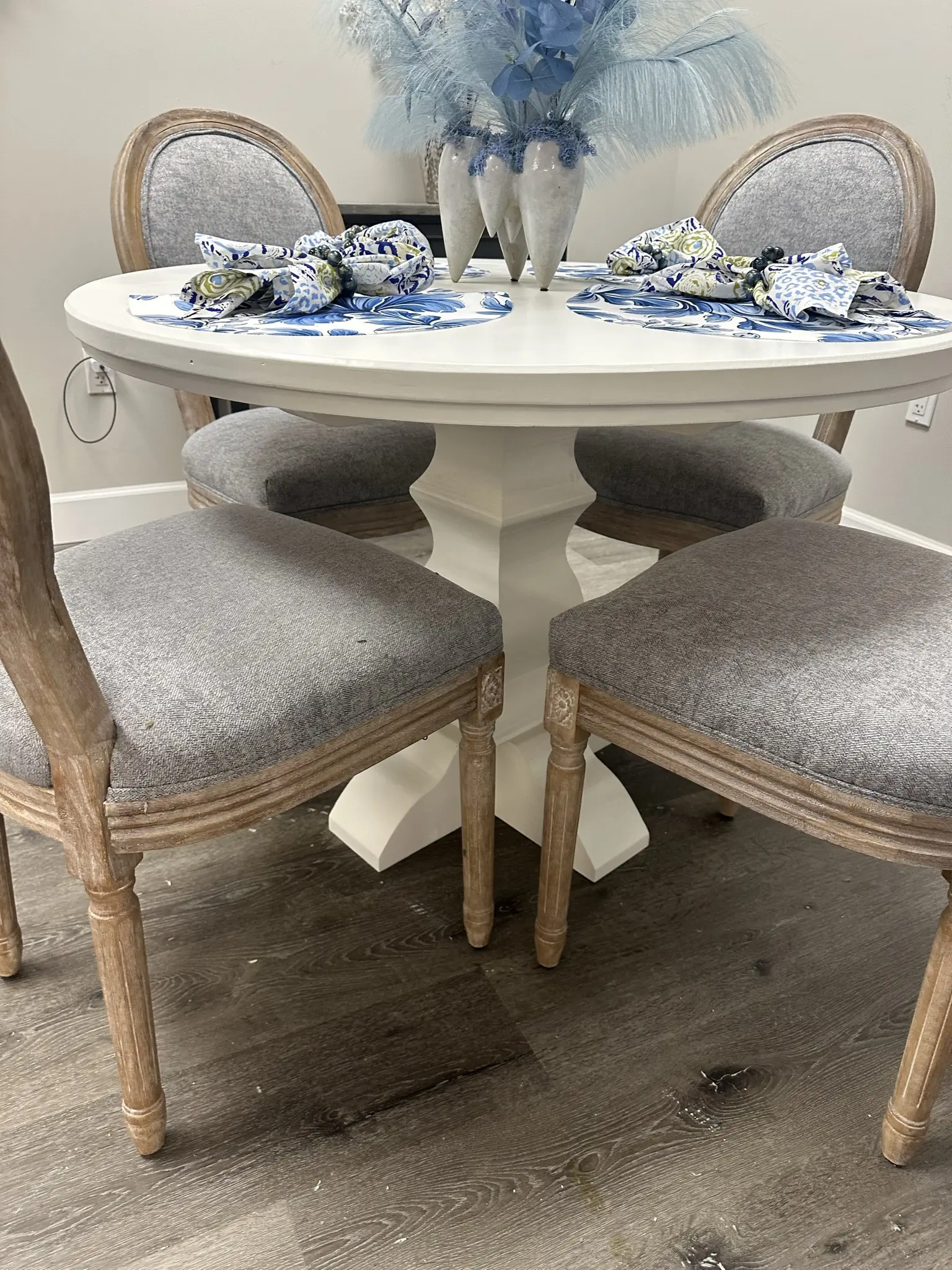 Round pedestal leg tables