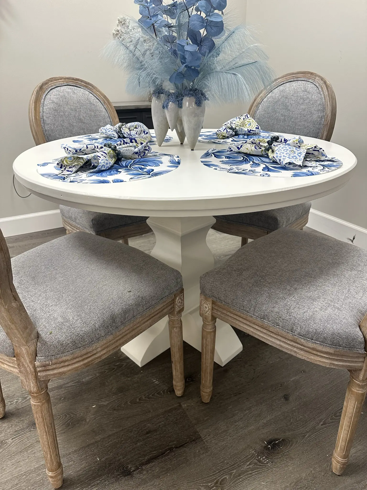 Annabelle Island Round Table - Image 3